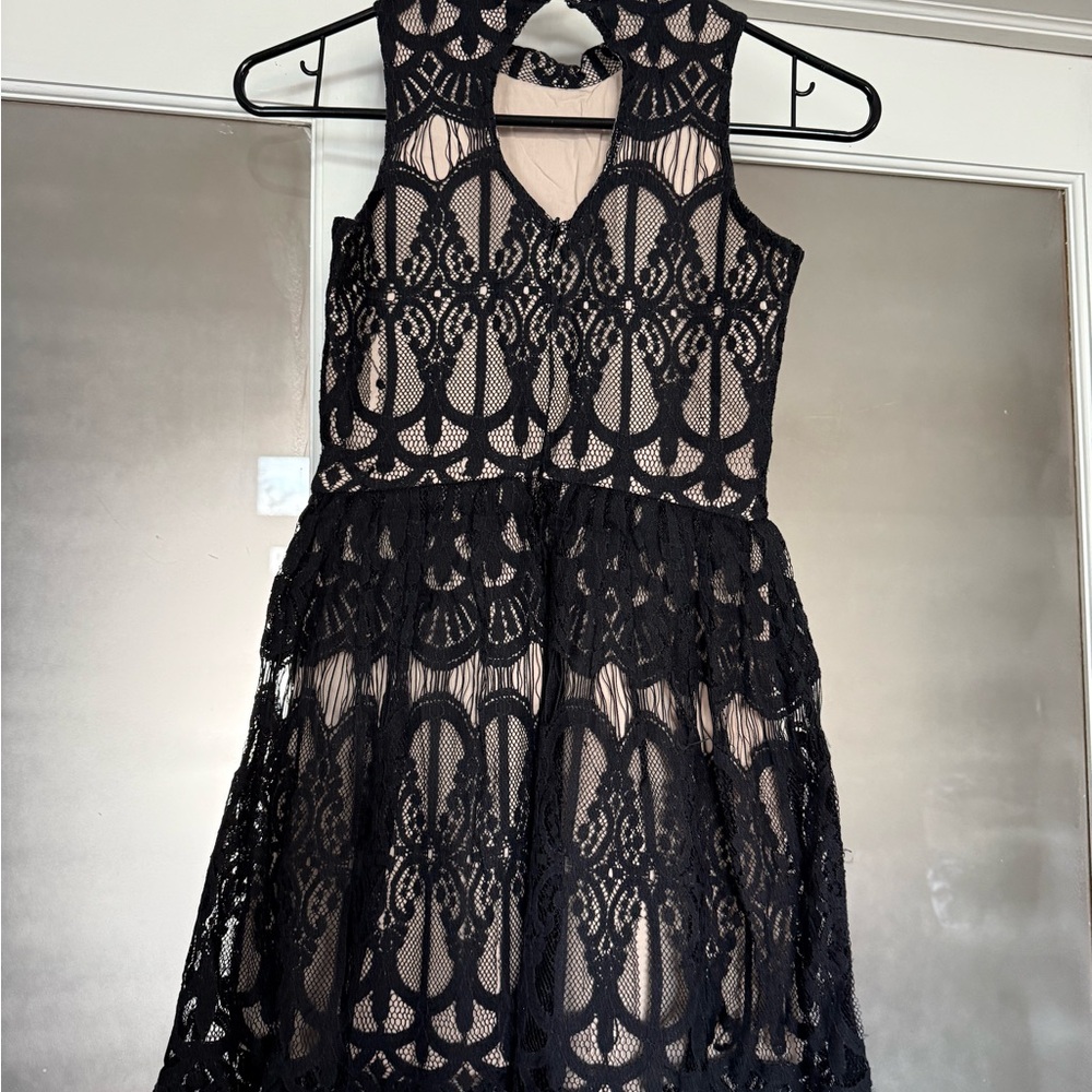 Elegant Black Lace Sleeveless Dress